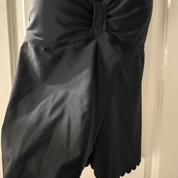 NWT Torrid Scalloped Edge Swim Top - Picture 2 of 14